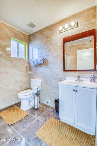 1003 Wyoming Avenue, El Paso, TX 79902