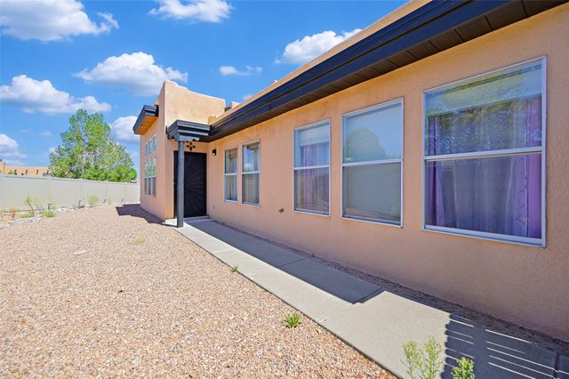 7516 Sagebrush Road, Santa Fe, NM 87507