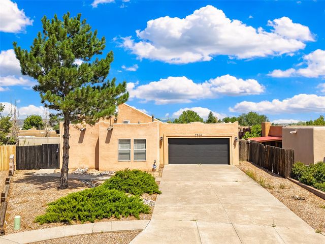 7516 Sagebrush Road, Santa Fe, NM 87507