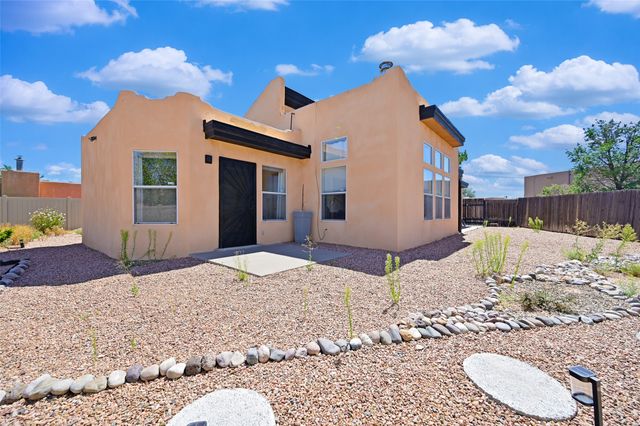 7516 Sagebrush Road, Santa Fe, NM 87507