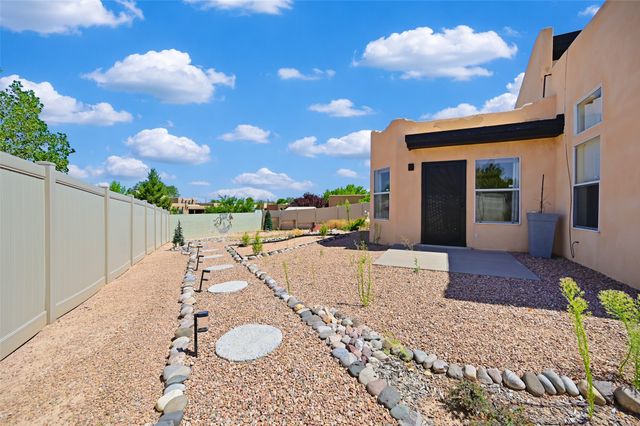 7516 Sagebrush Road, Santa Fe, NM 87507