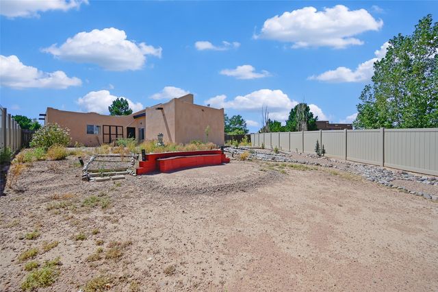 7516 Sagebrush Road, Santa Fe, NM 87507