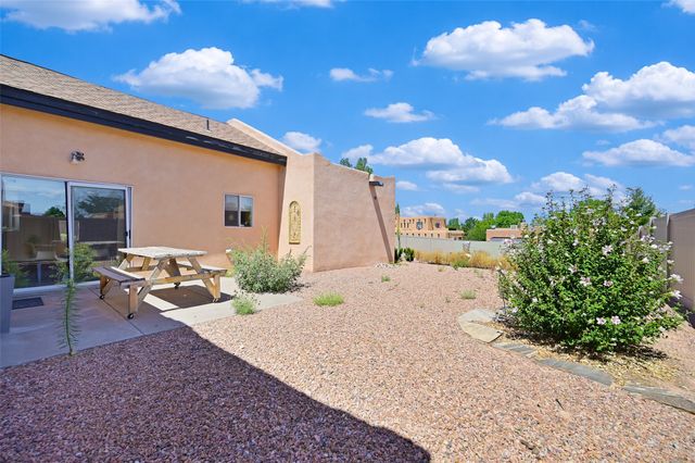 7516 Sagebrush Road, Santa Fe, NM 87507
