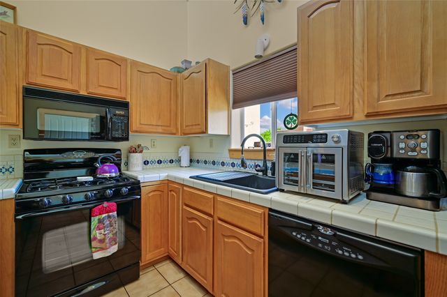 7516 Sagebrush Road, Santa Fe, NM 87507