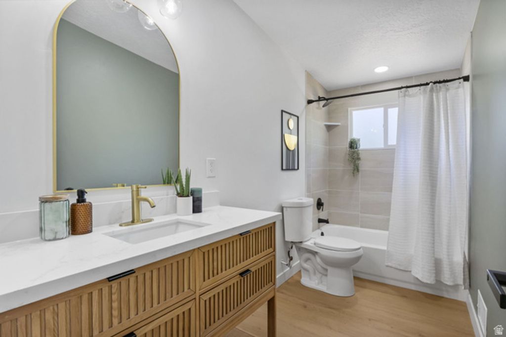 Image 13 of property listing at 3950 S 3485 W, West Valley City, UT 84119
