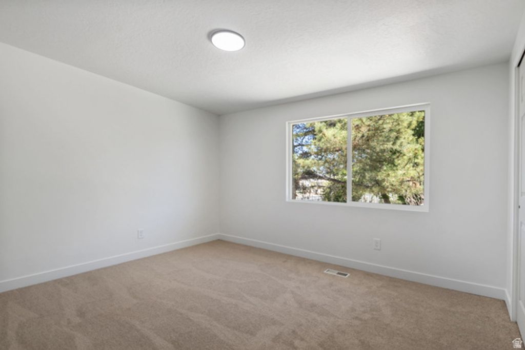 Image 14 of property listing at 3950 S 3485 W, West Valley City, UT 84119