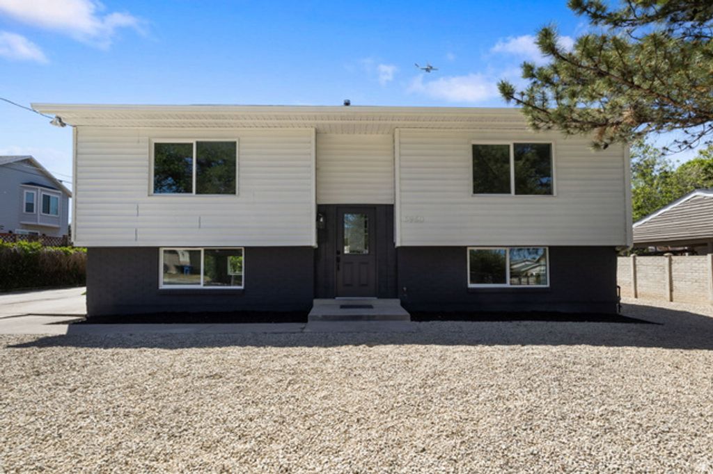 Image 3 of property listing at 3950 S 3485 W, West Valley City, UT 84119
