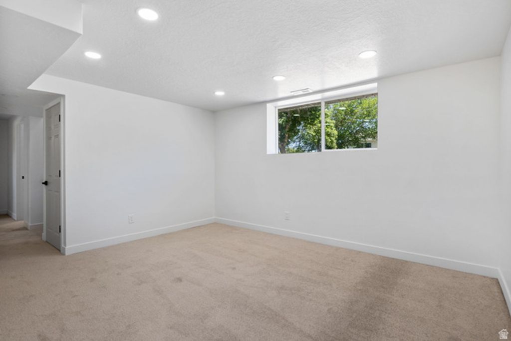 Image 23 of property listing at 3950 S 3485 W, West Valley City, UT 84119