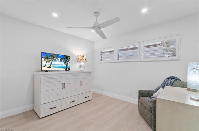 664 Broad AVE S J664, Naples, FL 34102