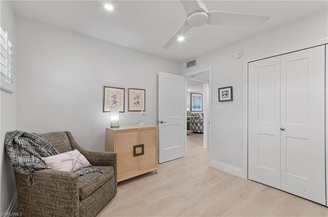 664 Broad AVE S J664, Naples, FL 34102