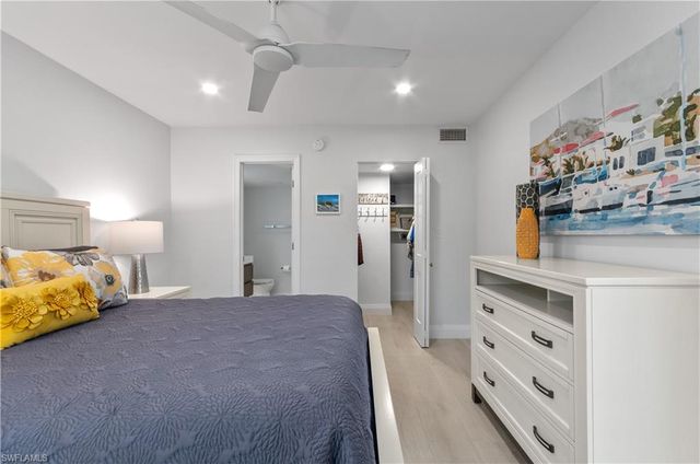 664 Broad AVE S J664, Naples, FL 34102