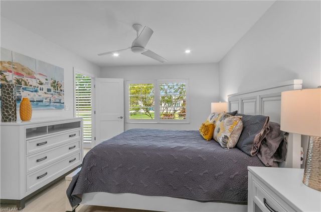 664 Broad AVE S J664, Naples, FL 34102