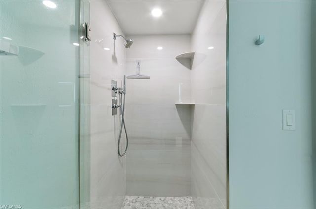 664 Broad AVE S J664, Naples, FL 34102