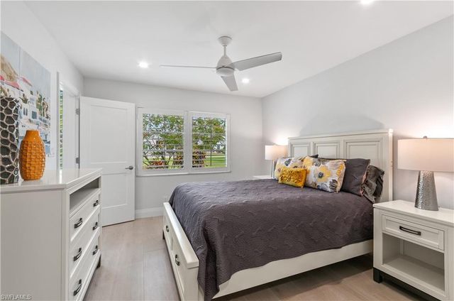 664 Broad AVE S J664, Naples, FL 34102