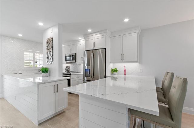 664 Broad AVE S J664, Naples, FL 34102