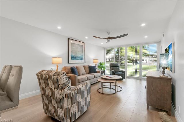 664 Broad AVE S J664, Naples, FL 34102