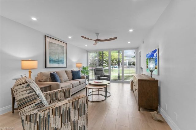 664 Broad AVE S J664, Naples, FL 34102