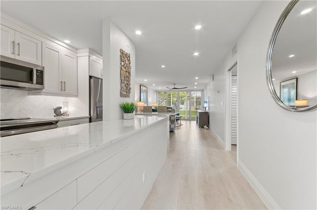 664 Broad AVE S J664, Naples, FL 34102