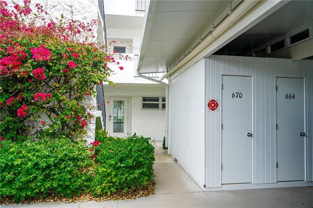 664 Broad AVE S J664, Naples, FL 34102