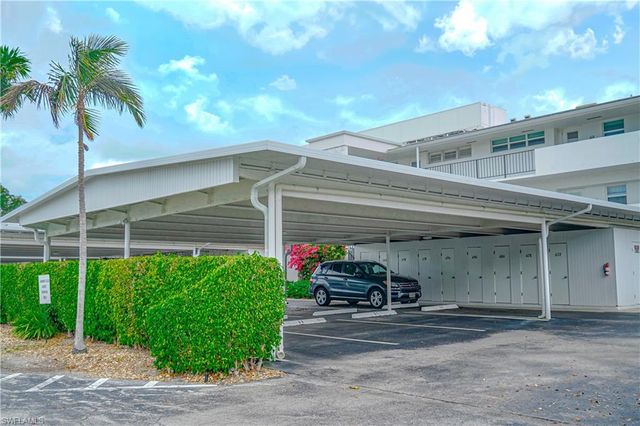 664 Broad AVE S J664, Naples, FL 34102