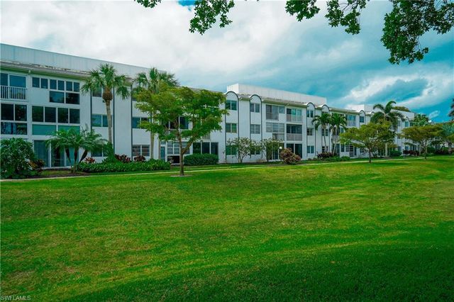 664 Broad AVE S J664, Naples, FL 34102