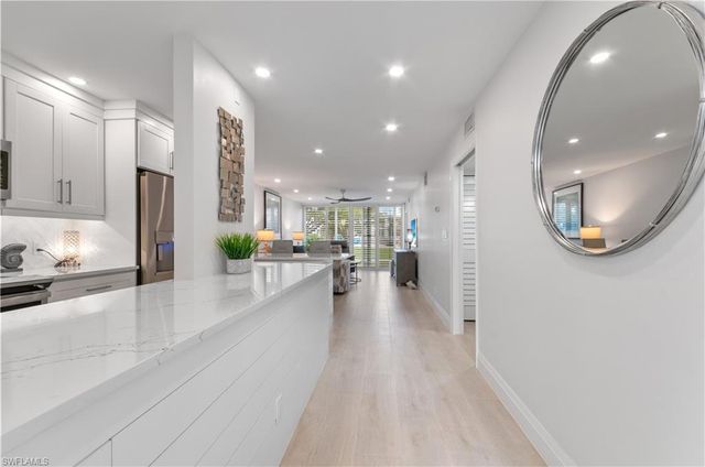 664 Broad AVE S J664, Naples, FL 34102