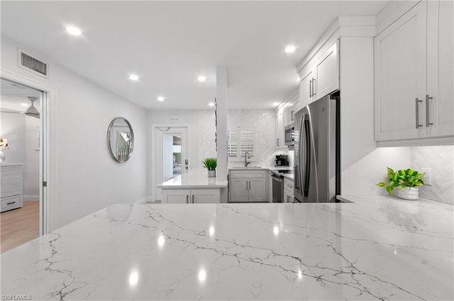 664 Broad AVE S J664, Naples, FL 34102