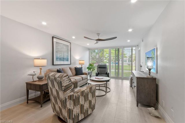 664 Broad AVE S J664, Naples, FL 34102