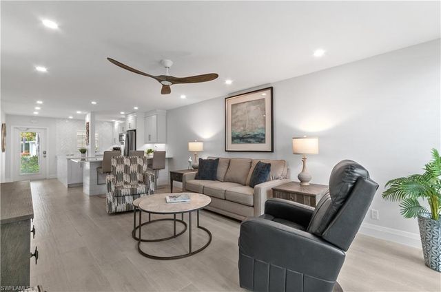 664 Broad AVE S J664, Naples, FL 34102