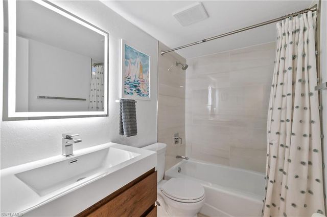 664 Broad AVE S J664, Naples, FL 34102