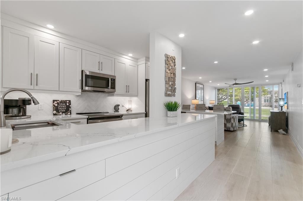 664 Broad AVE S J664, Naples, FL 34102