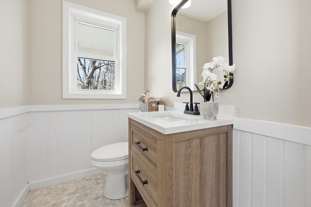 36 Central St, Auburn, MA 01501