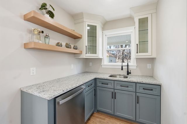 36 Central St, Auburn, MA 01501