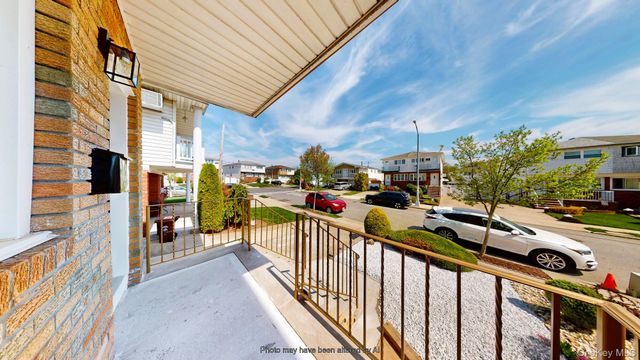 8 Thayer Place, Staten Island, NY 10306