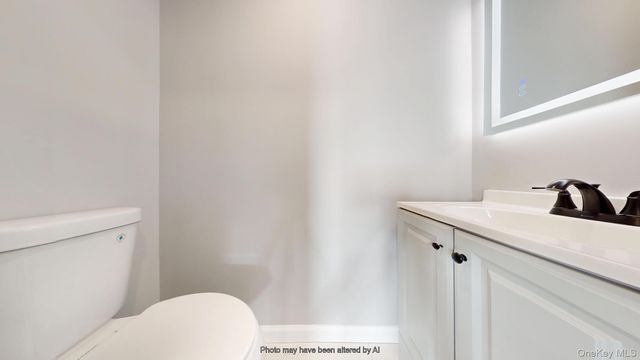 8 Thayer Place, Staten Island, NY 10306