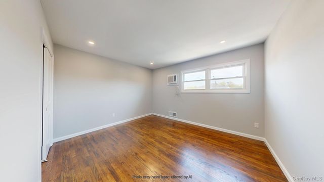 8 Thayer Place, Staten Island, NY 10306