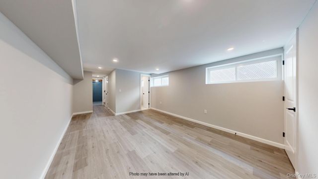 8 Thayer Place, Staten Island, NY 10306
