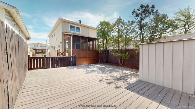 8 Thayer Place, Staten Island, NY 10306