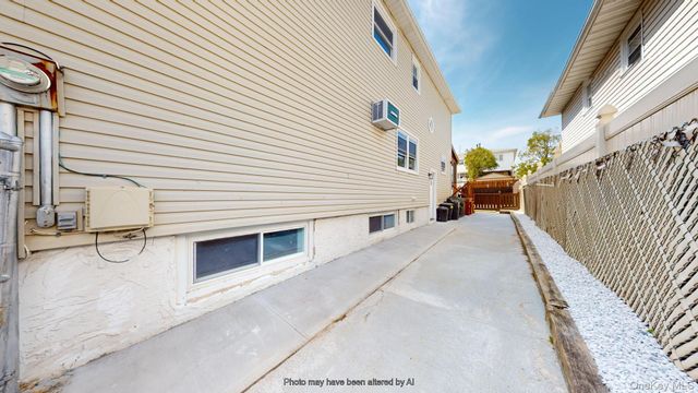 8 Thayer Place, Staten Island, NY 10306