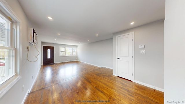 8 Thayer Place, Staten Island, NY 10306