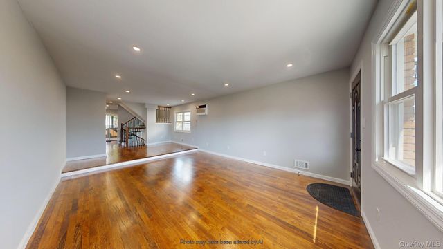 8 Thayer Place, Staten Island, NY 10306