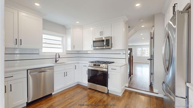 8 Thayer Place, Staten Island, NY 10306