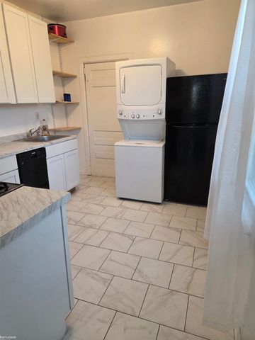 9405 Navarre Street, Detroit, MI 48214