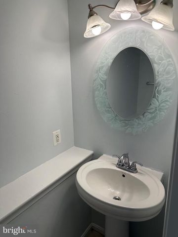 2920 WHITE OAK LN, Lanham, MD 20706
