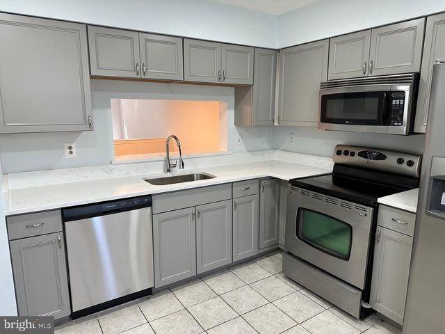 2920 WHITE OAK LN, Lanham, MD 20706