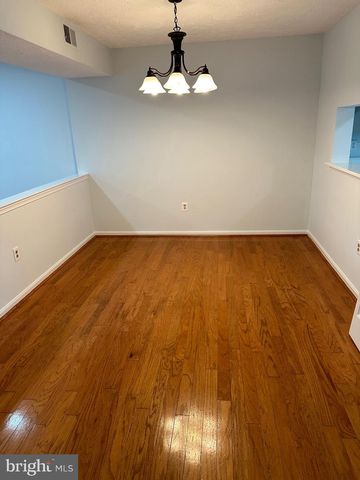 2920 WHITE OAK LN, Lanham, MD 20706