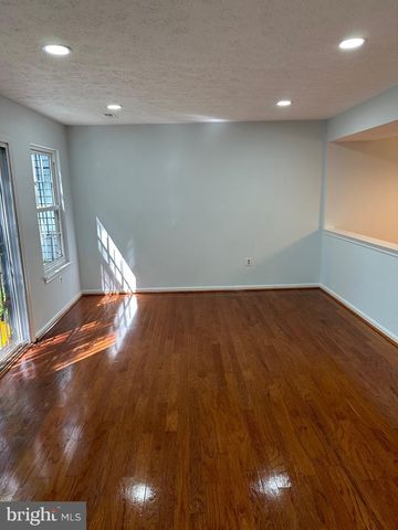 2920 WHITE OAK LN, Lanham, MD 20706