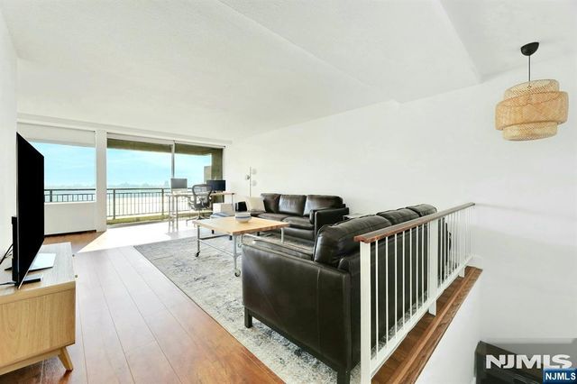 4 Horizon Road 1027, Fort Lee, NJ 07024
