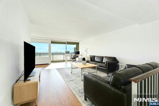 4 Horizon Road 1027, Fort Lee, NJ 07024