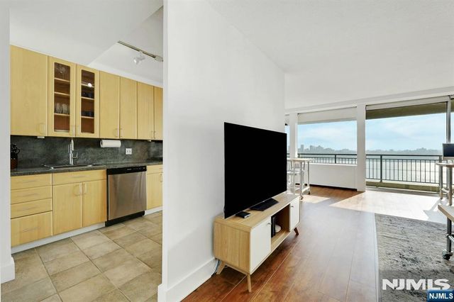 4 Horizon Road 1027, Fort Lee, NJ 07024